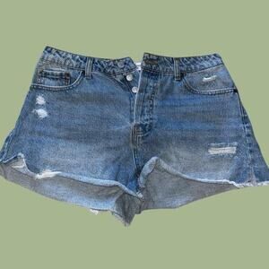 Really cute high rise distressed